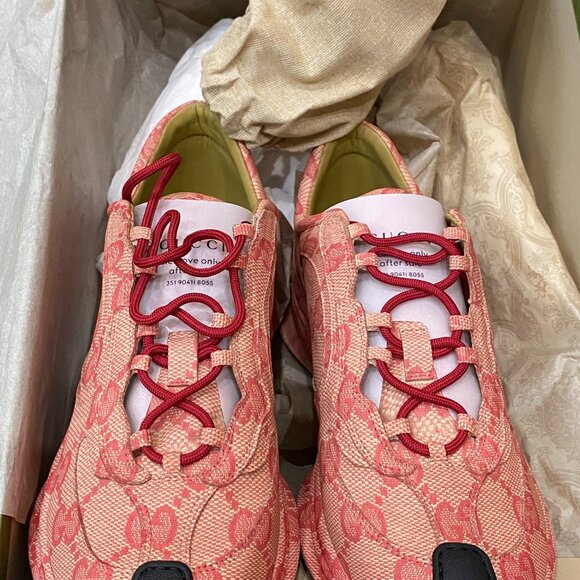 GUCCI Mens Run Ultralight Plume GG Sneakers | Beige Hibiscus Red | Men 8.5GG/9US main image 6